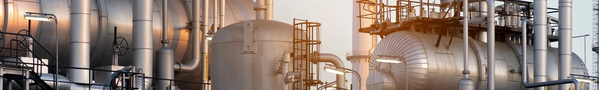 The flue gas desulfurization equipment is installed in the factory.