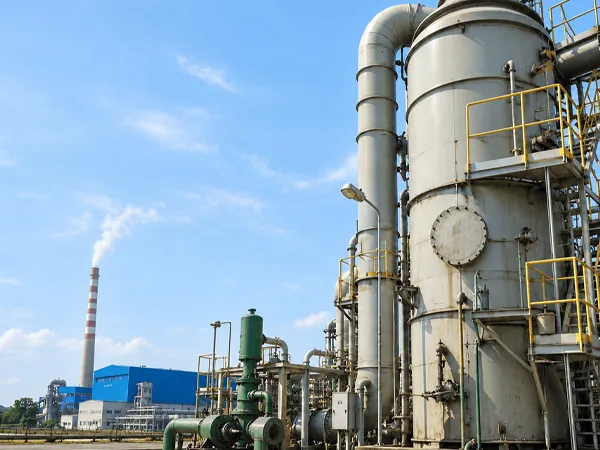 Desulfurization equipment is installed in the factory.