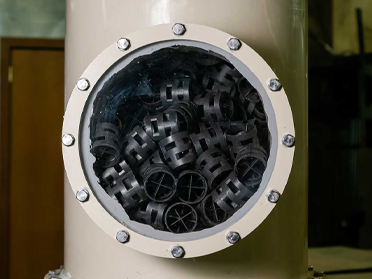 A large amount of random packing is packed inside the scrubber.